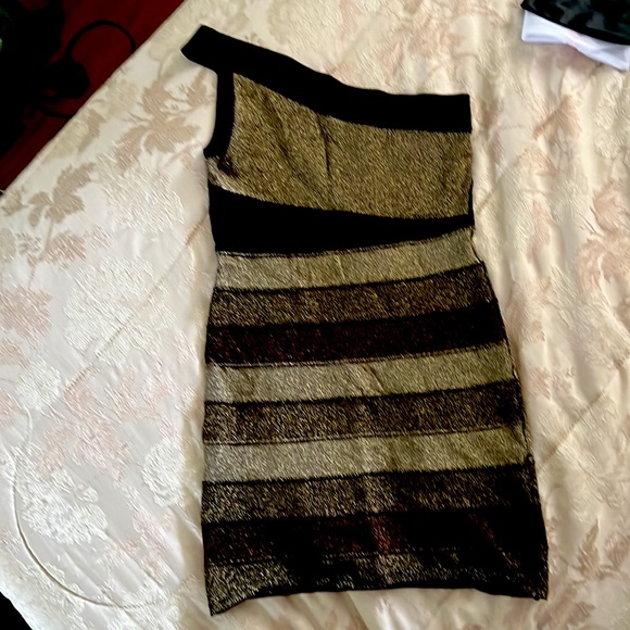 Size small Bebe bandage dress. Perfect for parties, hugs your curves perfectly. - Picture 3 of 3